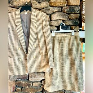 Peabody House Romania Skirt Suit size Medium 9/10 vintage